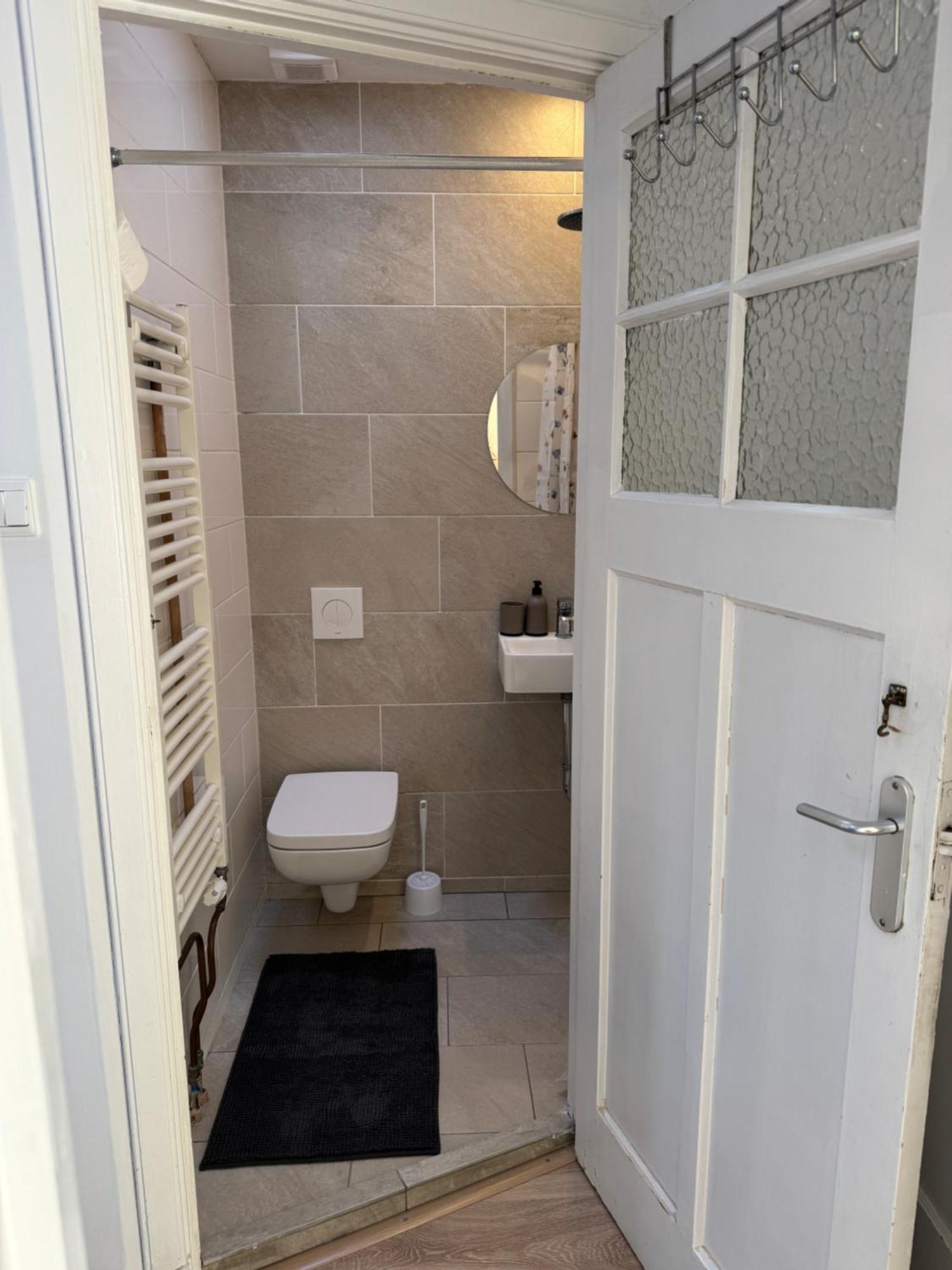 Spacious Cosy With Private Bathroom *