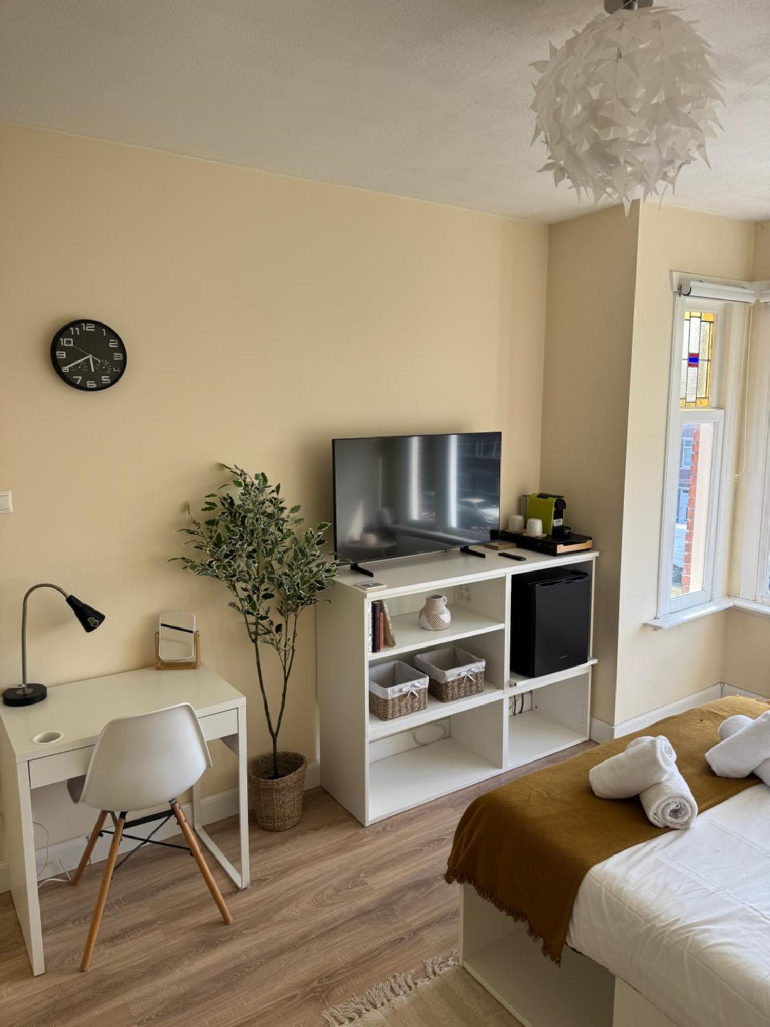 Spacious Cosy With Private Bathroom *